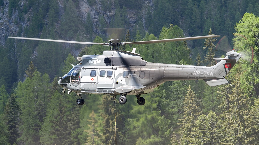 club el primero retrasar Eurocopter AS-332 Super Puma